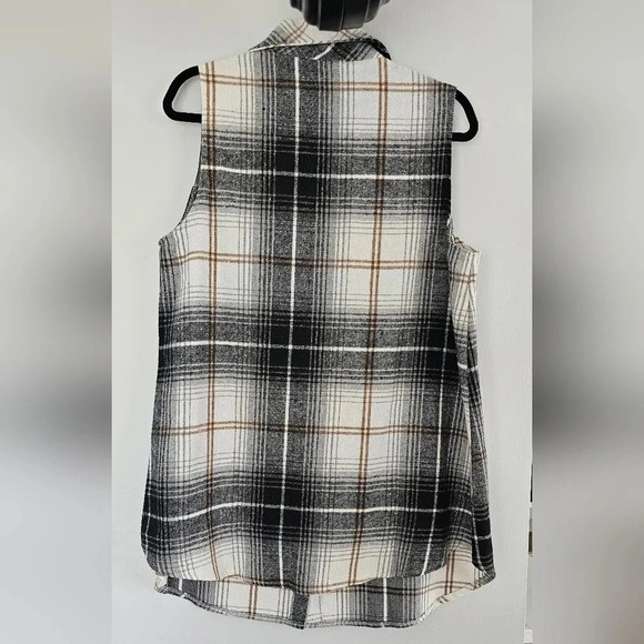 SHEIN Plaid Button Up VEST - Picture 9 of 10